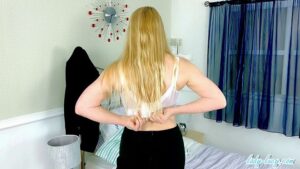 Lady Losy Hotte Golden Milf Really Wants A Job In Suit And Retro Bra